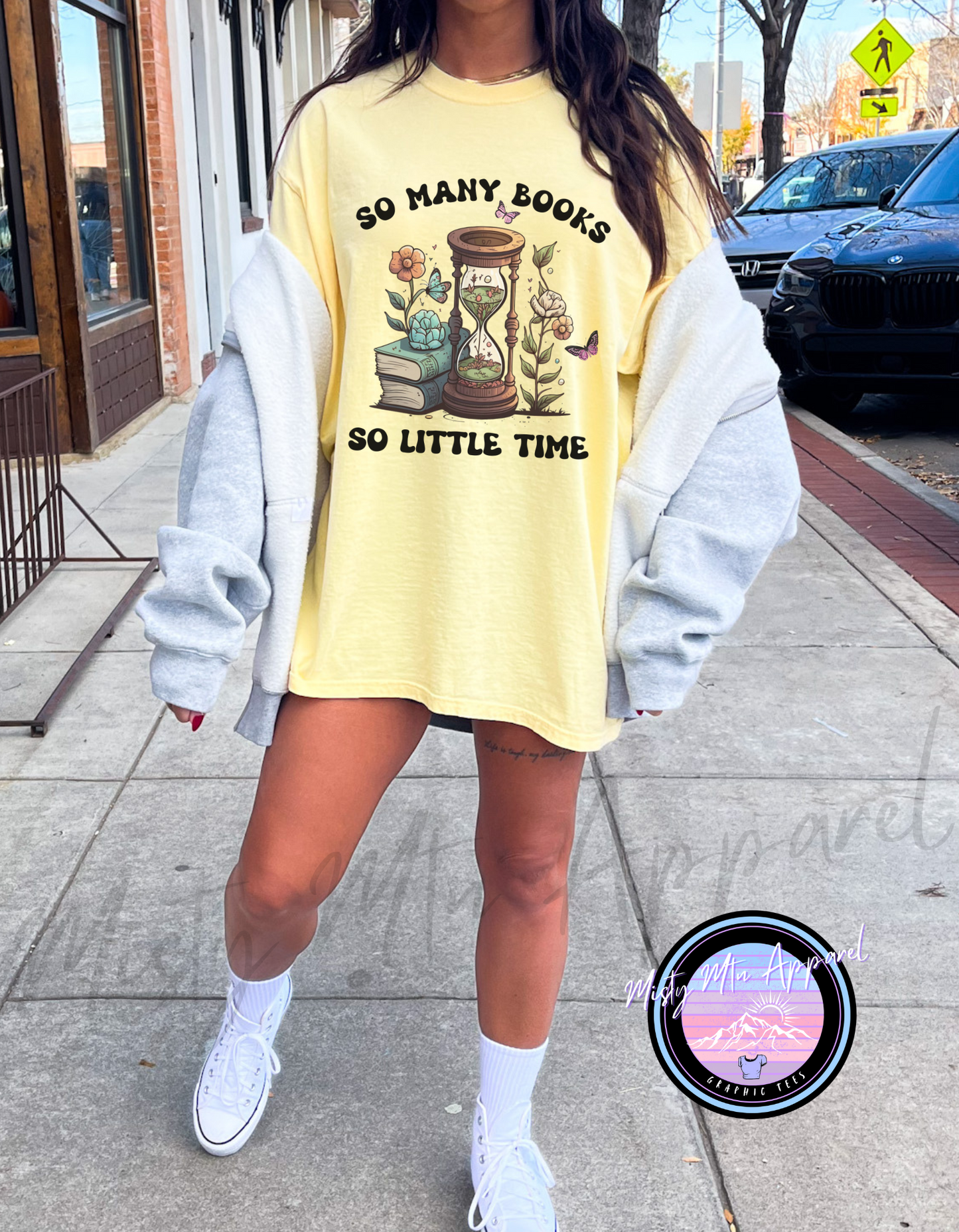 So many books Graphic Tee