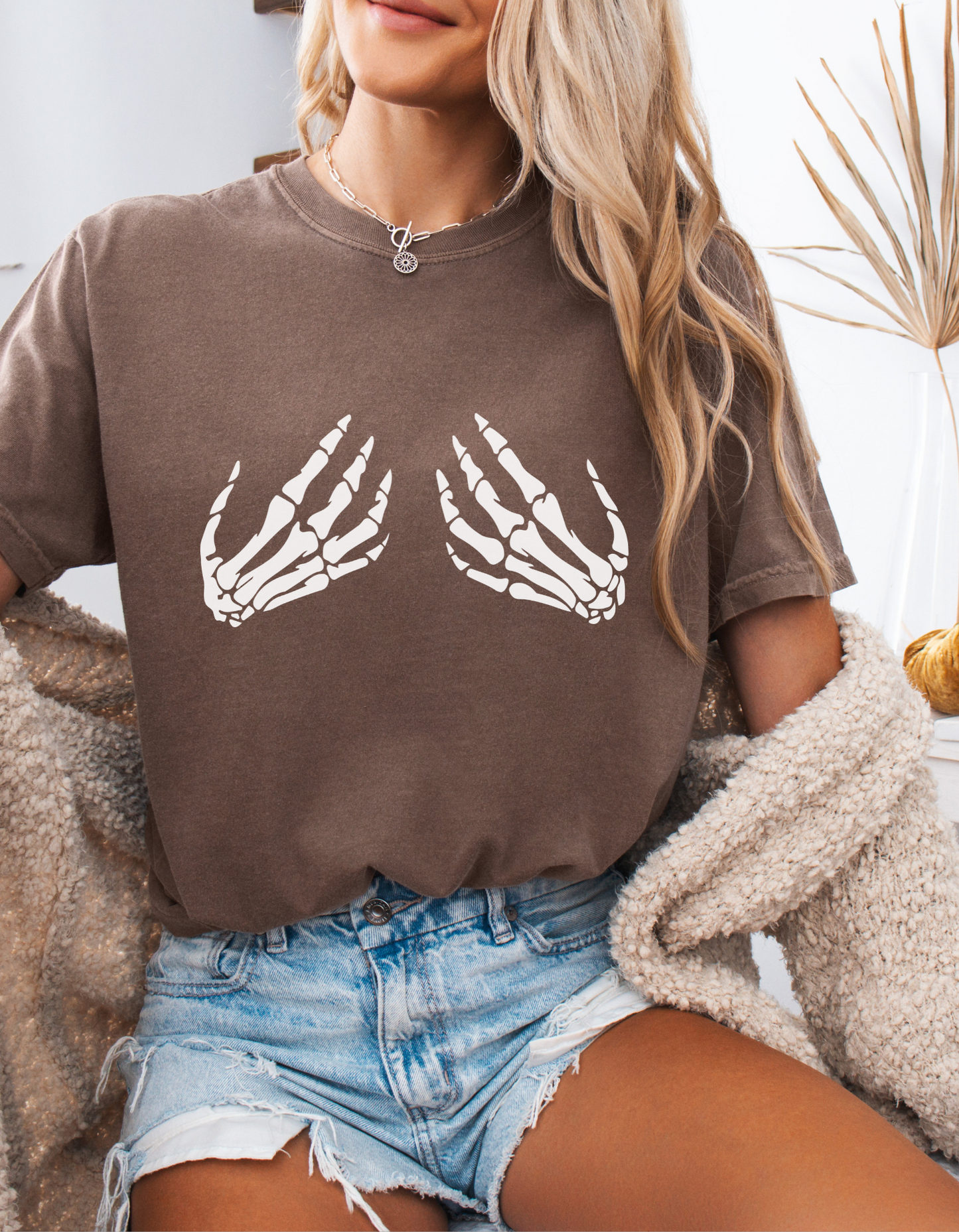 Skellie hands graphic tshirt