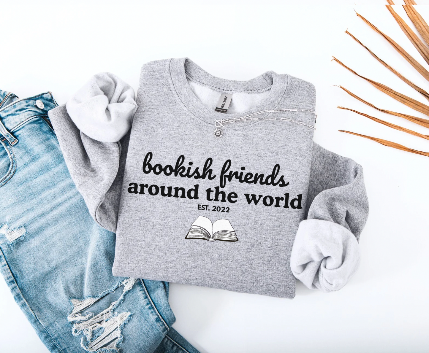 (Pre-order) Bookish Friends Crewneck Sweater