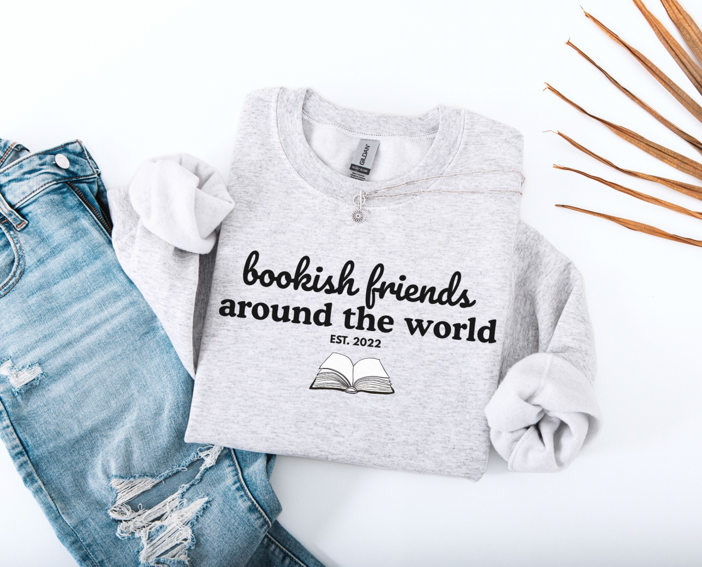 (Pre-order) Bookish Friends Crewneck Sweater