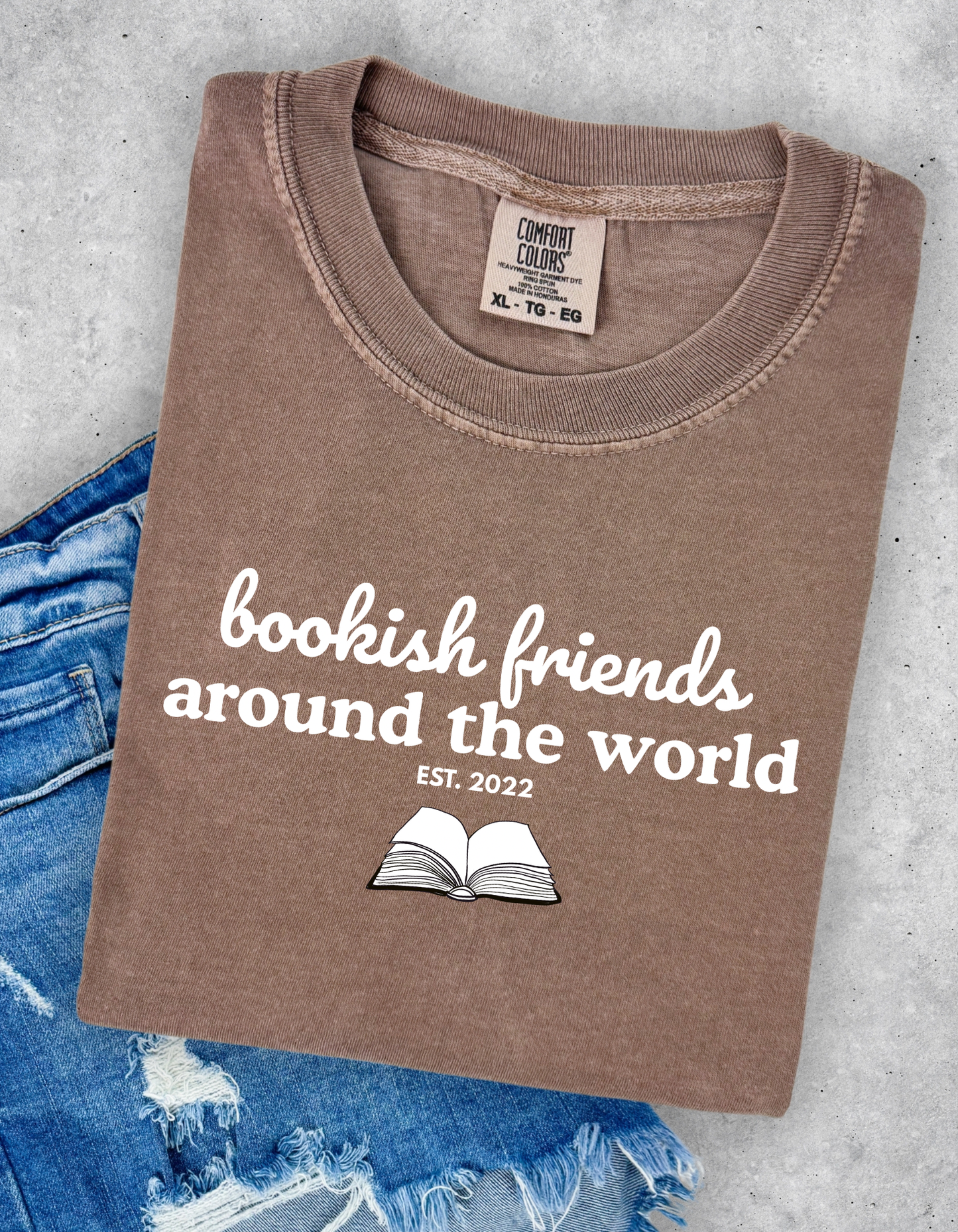 (Pre-order) Bookish Friends Graphic Tee
