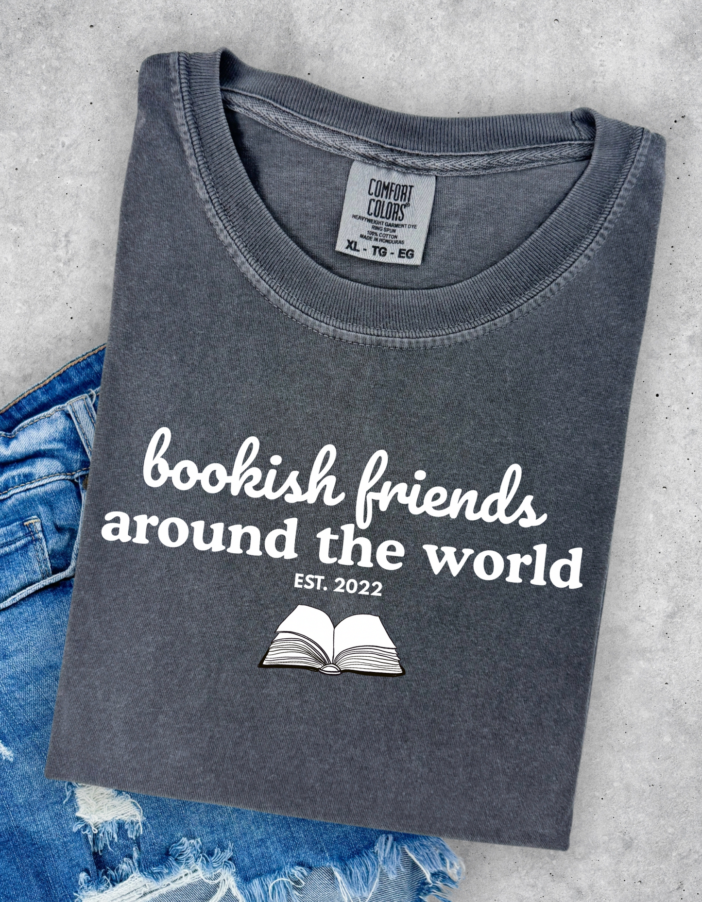 (Pre-order) Bookish Friends Graphic Tee