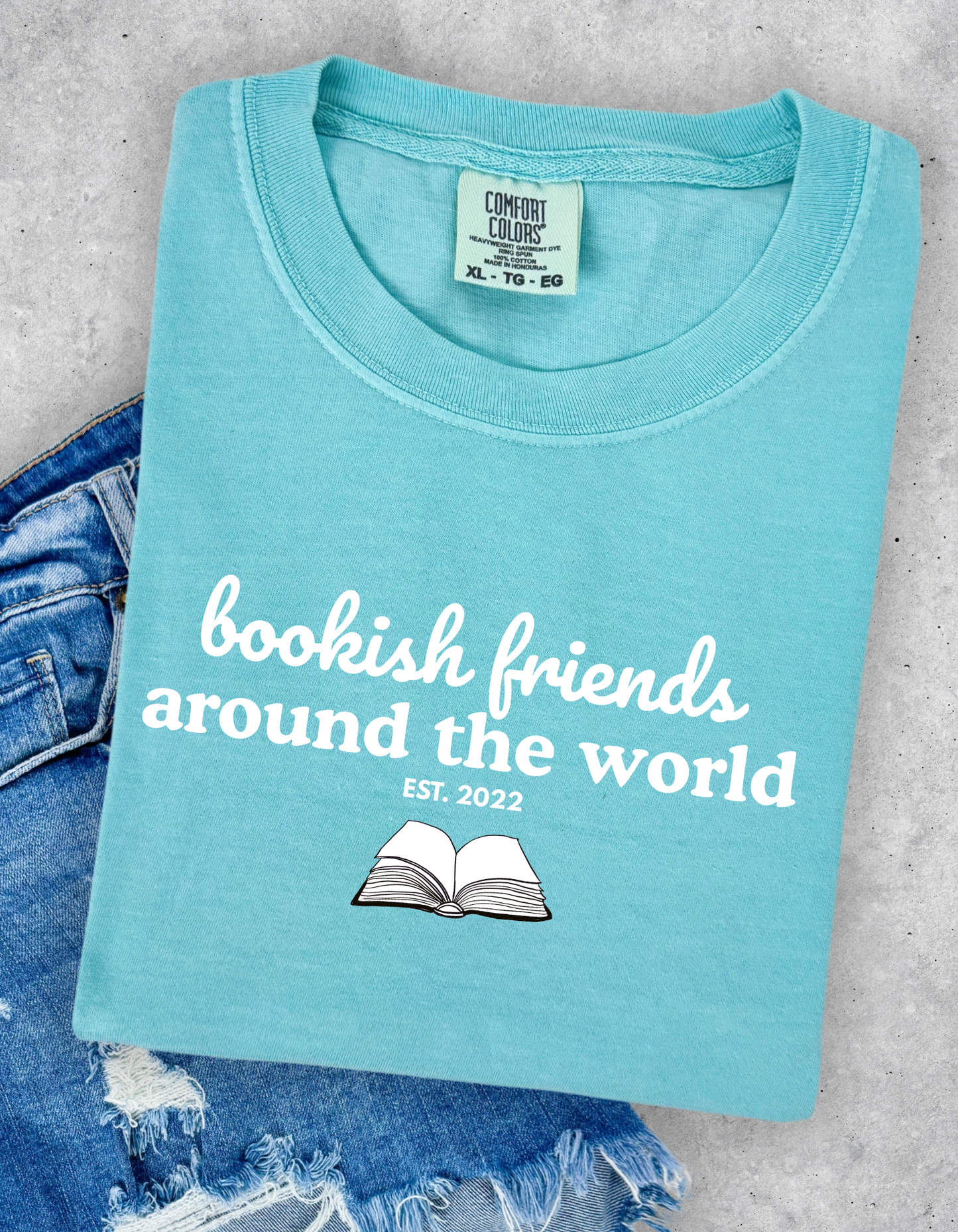 (Pre-order) Bookish Friends Graphic Tee
