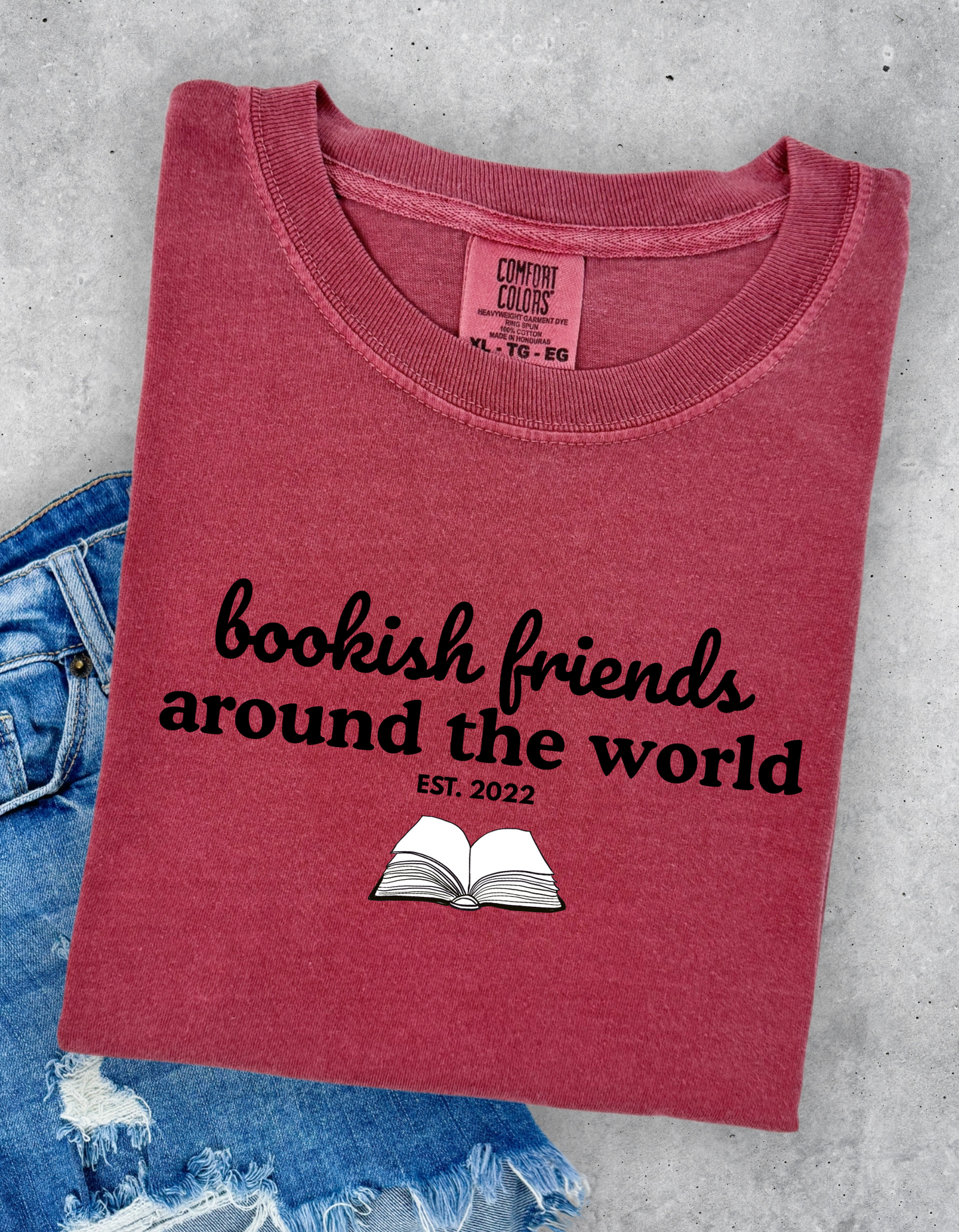 (Pre-order) Bookish Friends Graphic Tee