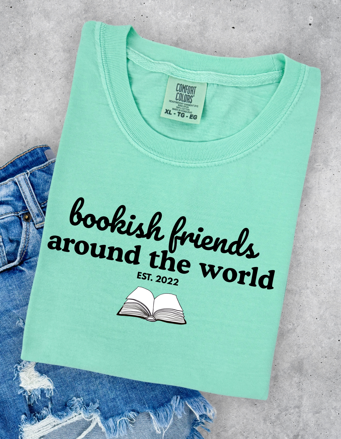 (Pre-order) Bookish Friends Graphic Tee