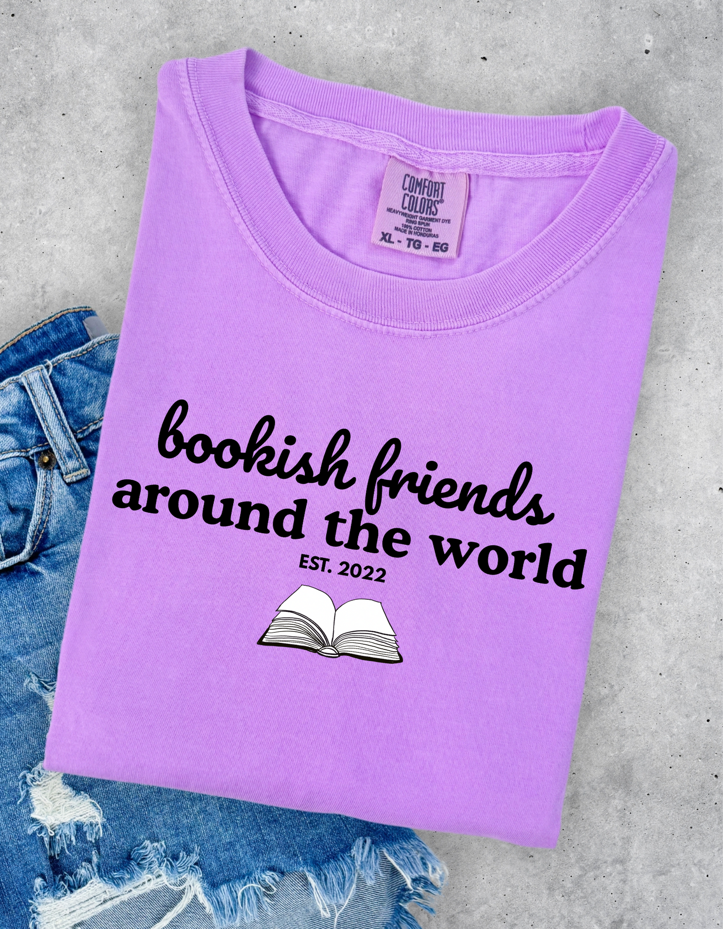 (Pre-order) Bookish Friends Graphic Tee
